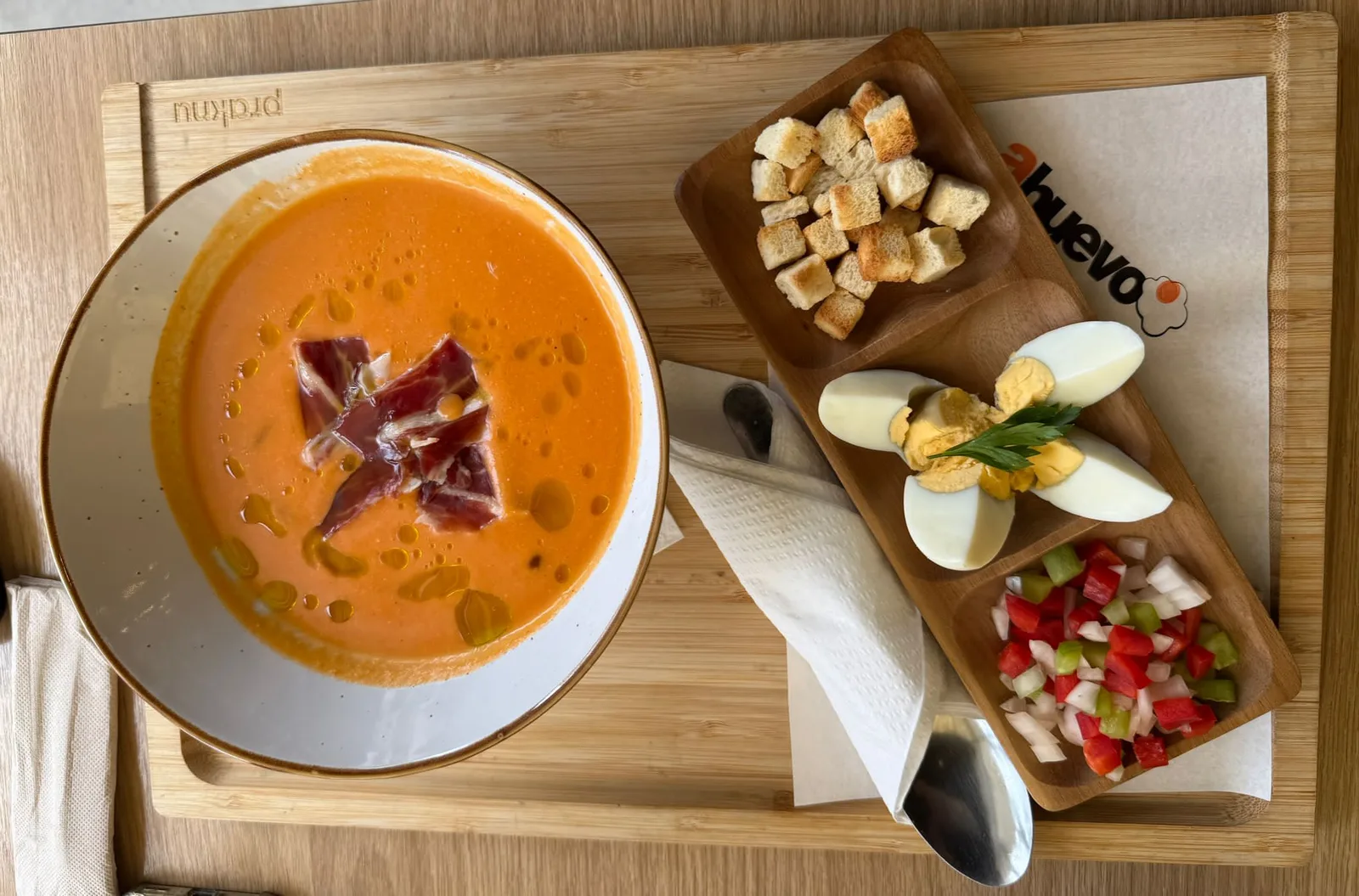 Salmorejo con jamón