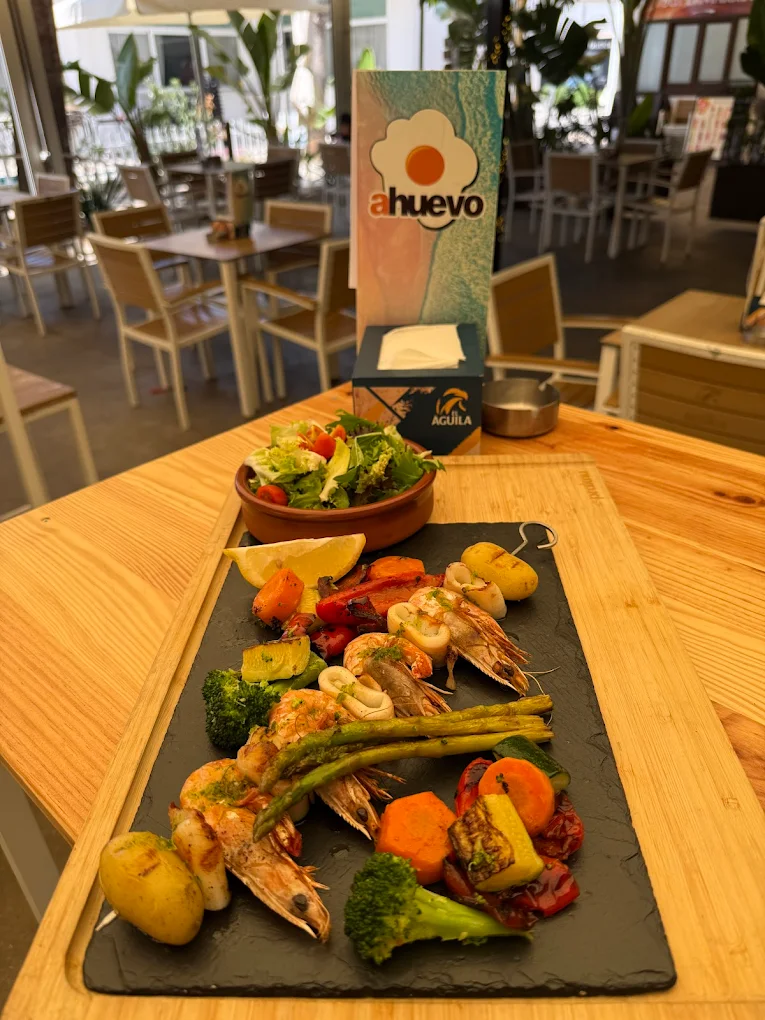 Brocheta de gambas y verduras